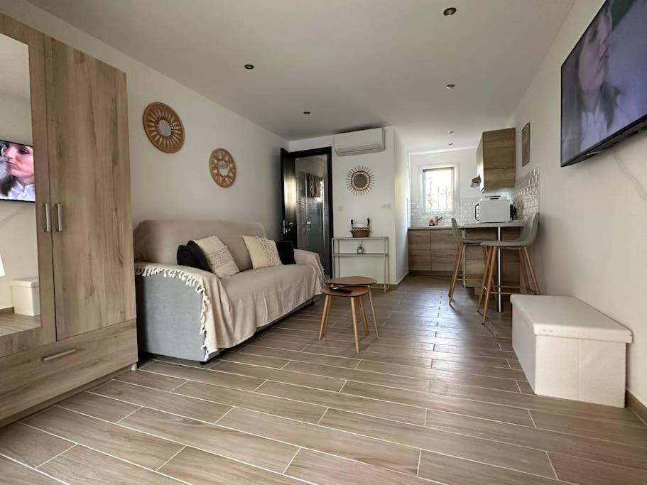 Cosy A 500m De La Appartement Fréjus